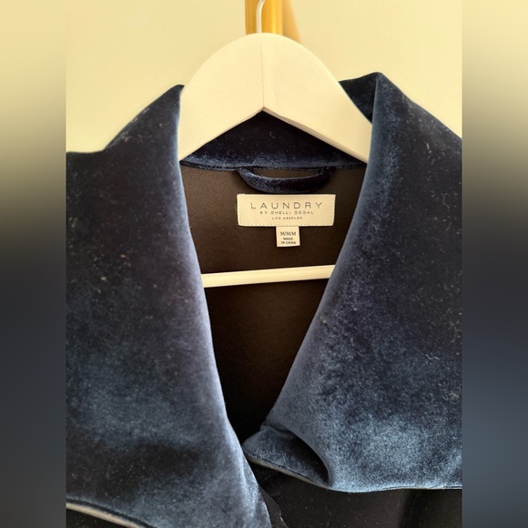 Women’s Coat - Picture 2 of 3